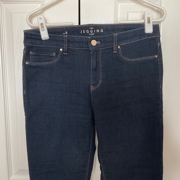 Host Pick!  White House Black Market Jegging Crop Jeans Size 6 Dark Wash - Picture 1 of 11